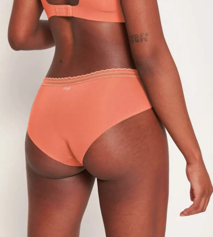 sloggi_body_adapt_twist_6-10.webp sloggi BODY ADAPT TWIST> Body Adapt | Sloggi Serie